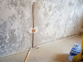 水、电管开槽施作