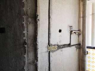 水、电管开槽施作