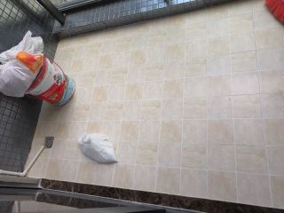 地砖铺贴及地面找平施作