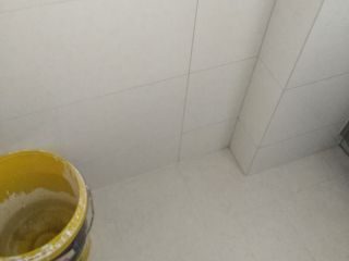 地砖铺贴及地面找平施作
