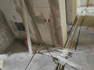 水、电管开槽施作