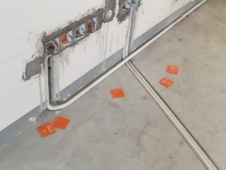 水、电管开槽施作