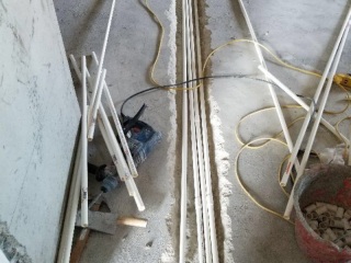 水、电管开槽施工