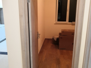 套装门、踢脚线安装