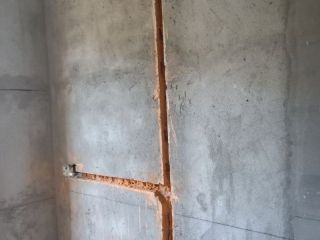 水、电管开槽施工