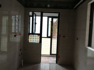 地砖铺贴及地面找平施作