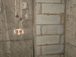 水、电管开槽施作