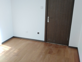 套装门、踢脚线安装