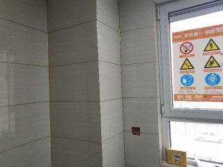 厨房、卫生间墙砖施作