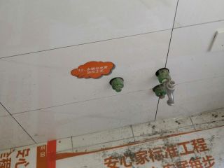 厨房、卫生间墙砖施作