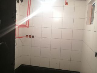 厨房、卫生间墙砖施作