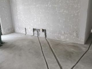 水、电管开槽施作