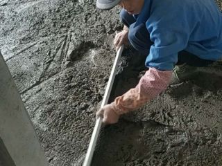 地砖铺贴及地面找平施作