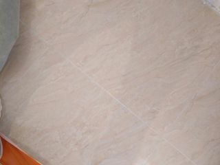 地砖铺贴及地面找平施作