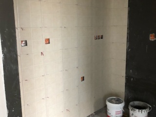 厨房、卫生间墙砖施作