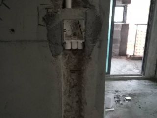 水、电管开槽施作