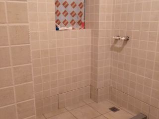 地砖铺贴及地面找平施作