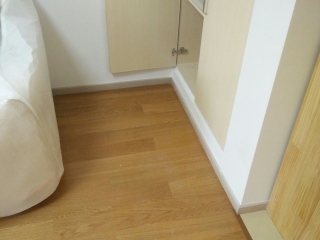套装门、踢脚线安装