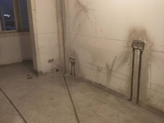 水、电管开槽施工