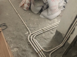 水、电管开槽施作