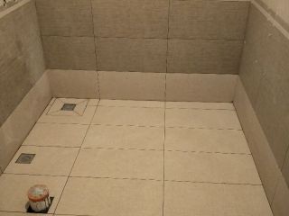 地砖铺贴及地面找平施作