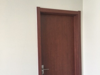 套装门、踢脚线安装
