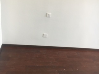 套装门、踢脚线安装