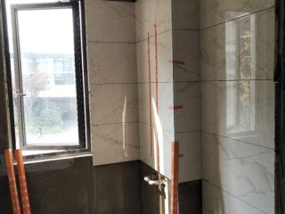 厨房、卫生间墙砖施作
