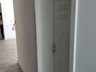 成品门及墙纸铺贴