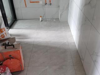 厅房间阳台等地砖铺贴