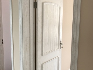 套装门、踢脚线安装