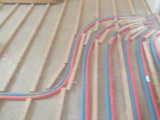 地砖铺贴及地面找平施作