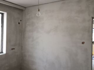 现场背景墙及隔墙施作