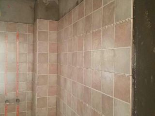 厨房、卫生间墙砖施作