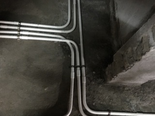 水、电管开槽施作