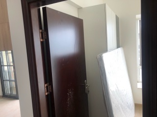 成品门及墙纸铺贴