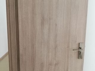 套装门、踢脚线安装