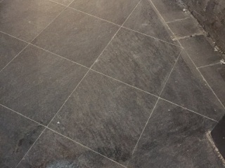 地砖铺贴及地面找平施作