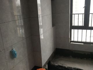 厨房、卫生间墙砖施作