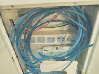 强、弱电路穿线施作