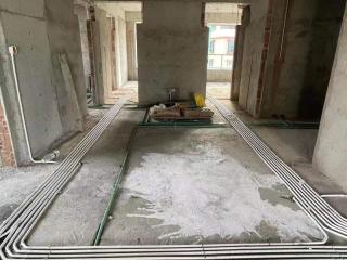 现场背景墙及隔墙施作