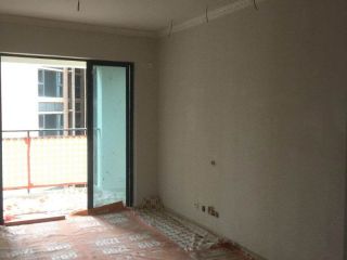 地砖铺贴及地面找平施作