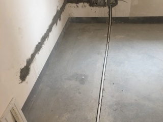 水、电管开槽施工