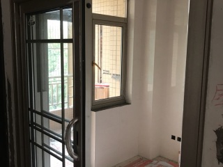 成品门及墙纸铺贴