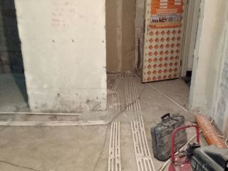 水、电管开槽施作