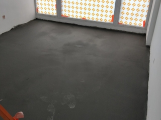 地砖铺贴及地面找平施作
