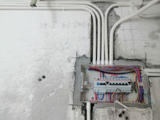 强、弱电路穿线施作