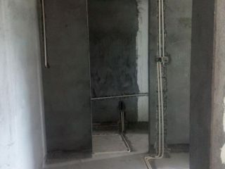 强、弱电路穿线施作