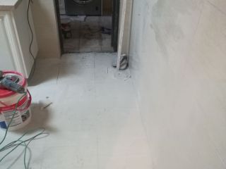 地砖铺贴及地面找平施作