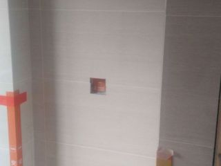 地砖铺贴及地面找平施作